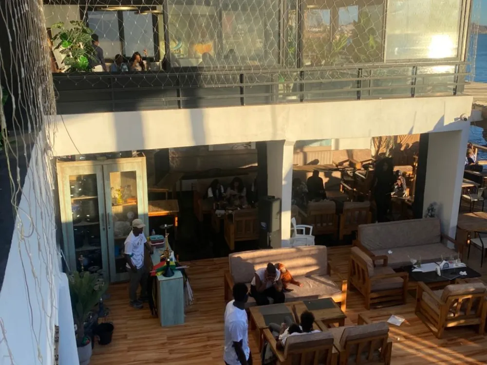 Ambiance intérieure Rocca Marina — restaurant familial Almadies Dakar